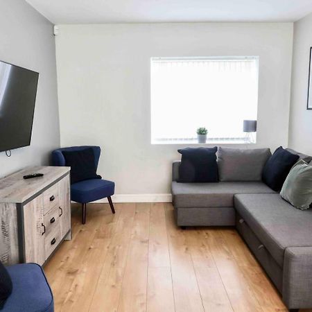 Comfortable And Convenient 3 Bedroom House With Parking Handsworth Exterior photo