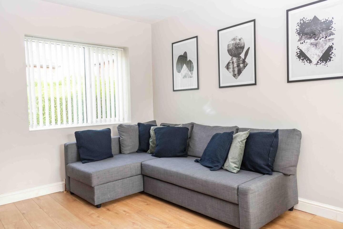 Comfortable And Convenient 3 Bedroom House With Parking Handsworth Exterior photo