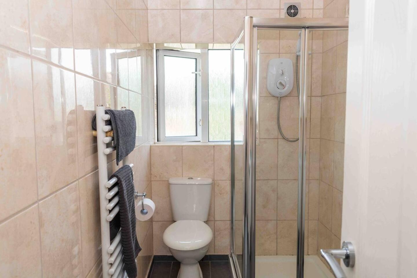 Comfortable And Convenient 3 Bedroom House With Parking Handsworth Exterior photo