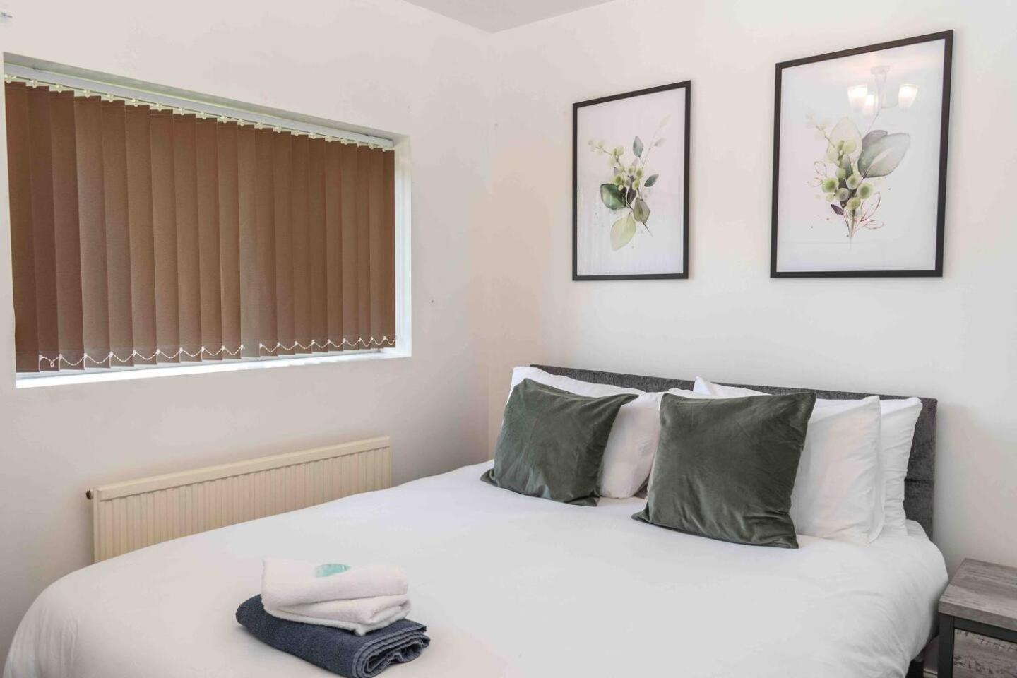 Comfortable And Convenient 3 Bedroom House With Parking Handsworth Exterior photo